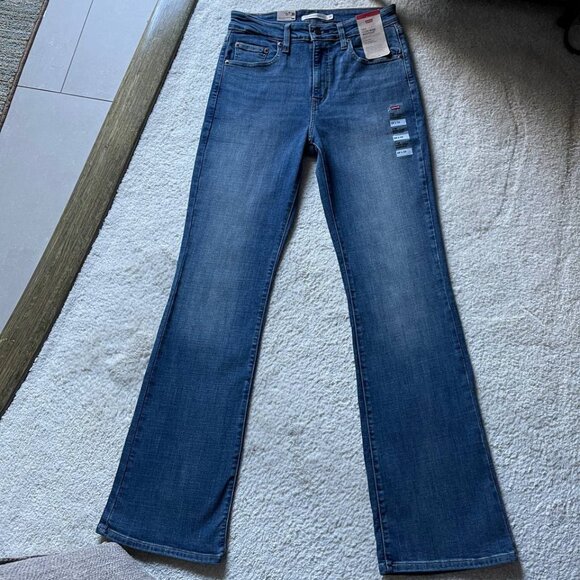 NWT Levi's 725 High Rise Bootcut Women Jeans Size 29/32 - Picture 3 of 11
